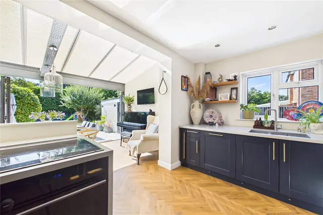 Chertsey Road, Windlesham, GU20, photo 2