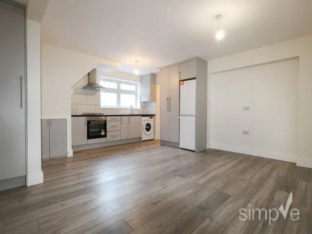 Snowdon Crescent, Hayes, UB3, photo 1