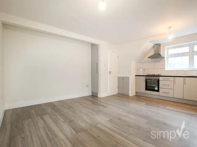 Snowdon Crescent, Hayes, UB3, photo 2