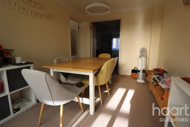 Suffolk Drive, GU4, photo 2