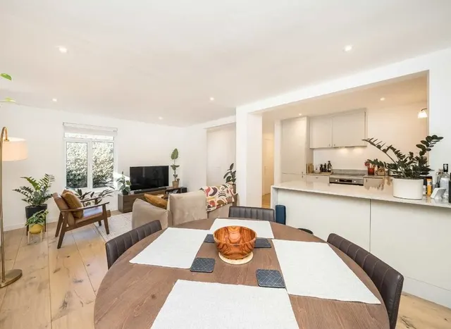 Station Approach, Sunbury, TW16, photo 2