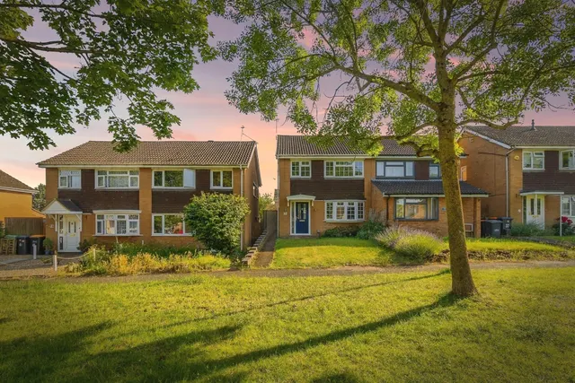 Almond Road, Leighton Buzzard, LU7, photo 1