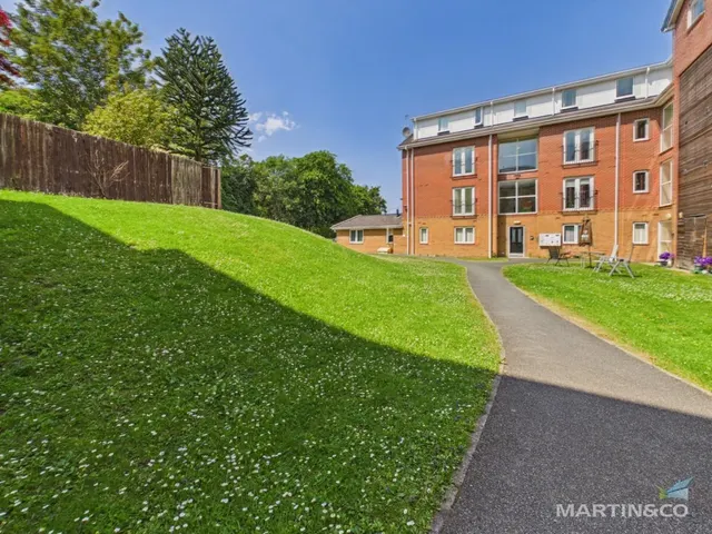 Photo 3 — Apartment 26 The Grange, Old Chester Road