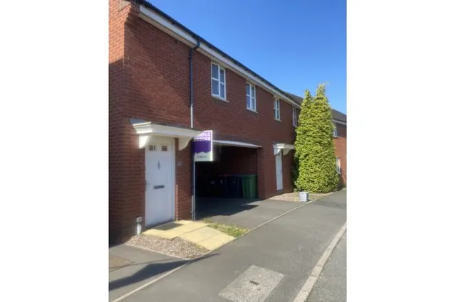 Photo 2 — Oakworth Close, Telford