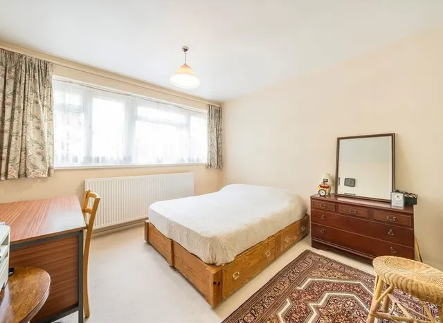 Photo 2 — Daylesford Avenue, London, SW15