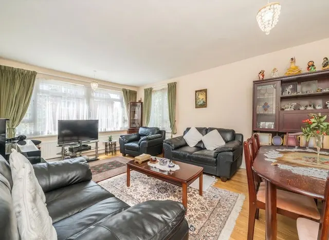 Daylesford Avenue, London, SW15, photo 1