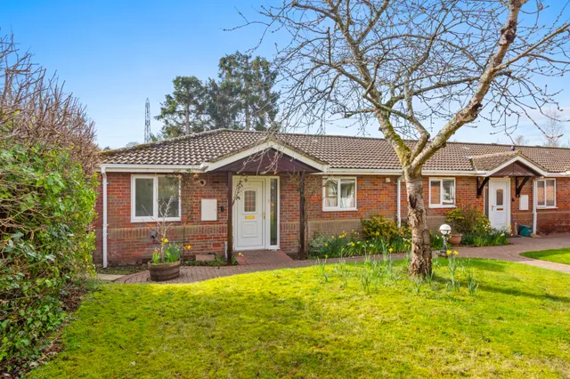 Dobbins Lane, Aylesbury, HP22, photo 1
