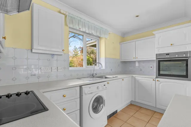 Dobbins Lane, Aylesbury, HP22, photo 3