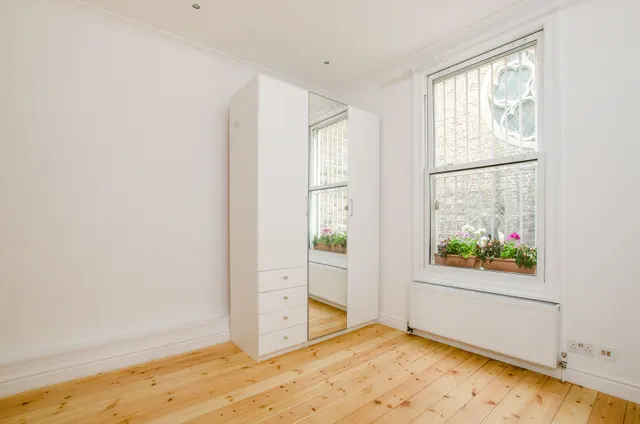 Photo 3 — Flat B, 8a Elgin Crescent, London