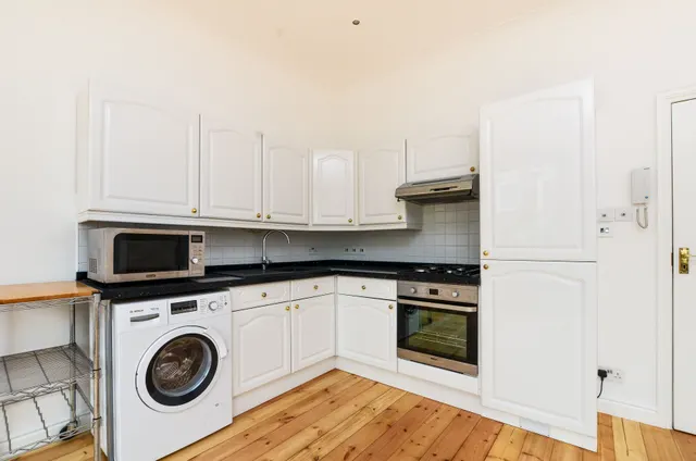 Photo 2 — Flat B, 8a Elgin Crescent, London