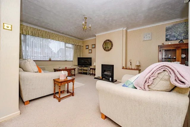 Photo 3 — Stoneygate Road, LUTON, Bedfordshire, LU4