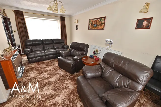 Photo 3 — Tudor Crescent, Hainault, Essex, Ilford, IG62RY