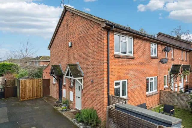 Bridgestone Drive, Bourne End SL8 5XG, photo 1