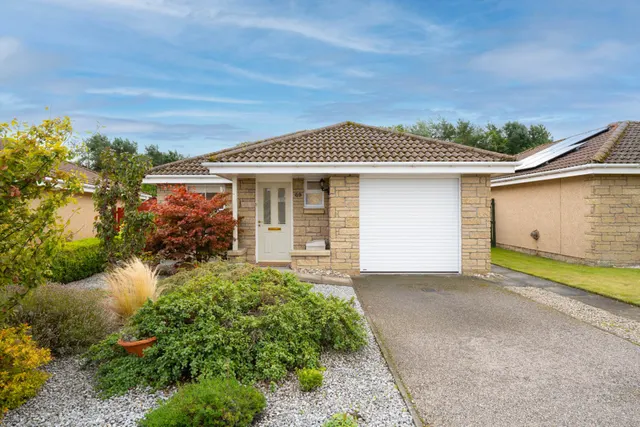 2 bedroom house — Osprey Crescent, Nairn, IV12 5LG