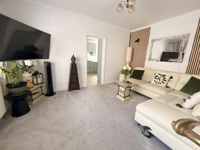 Photo 2 — Philip Road, Rainham, Kent RM13 8LT