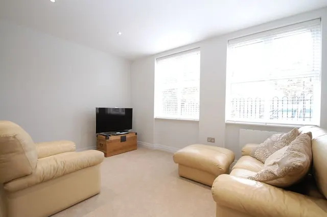 Photo 3 — Windsor Street, Chertsey KT16 8AT