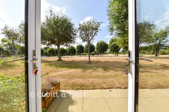 Ilford Court, Cranleigh, GU6, photo 3