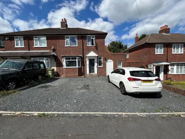 19 Fatherless Barn Crescent, Halesowen, West Midlands, B63 2ET, UK, photo 1