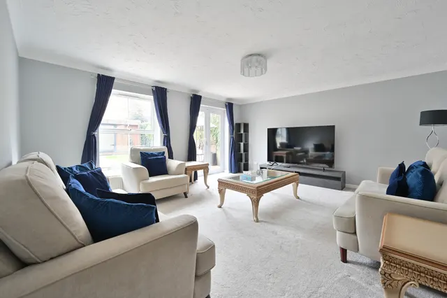 Carpenders Park, WD19, photo 2