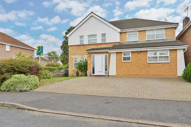 Carpenders Park, WD19, photo 1