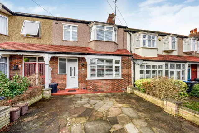 Northway, Morden, photo 1