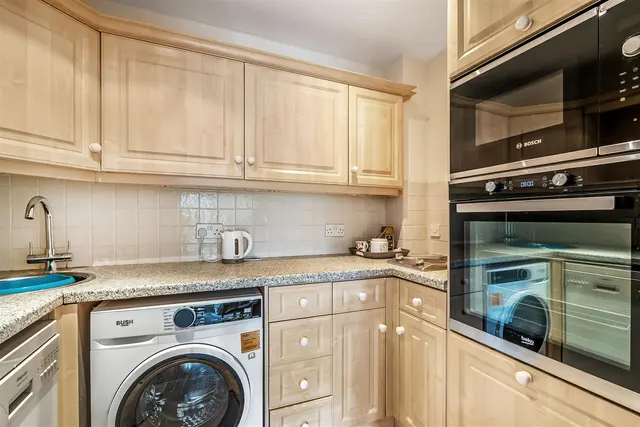 Belmont Road, Leatherhead, KT22, photo 3