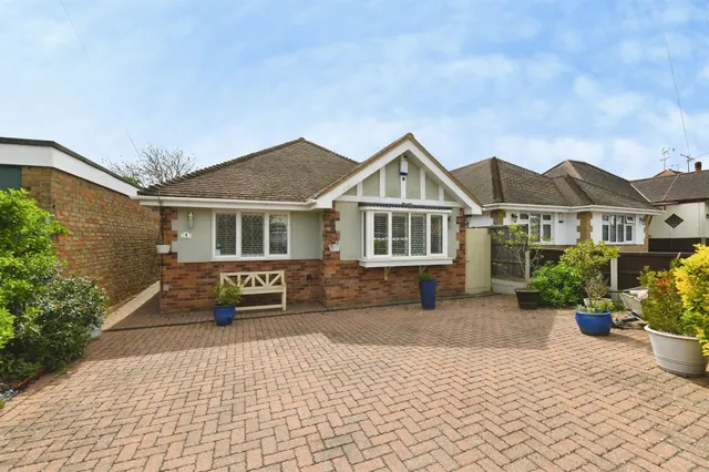 Clifton Road, Rochford, SS4, photo 1