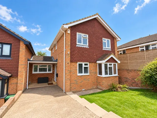 Heathdown Close, Peacehaven, photo 1