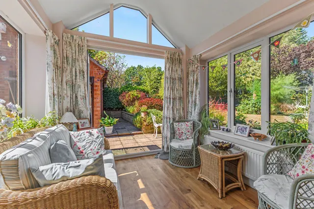 Photo 2 — Box Tree Close, Defford, WR8