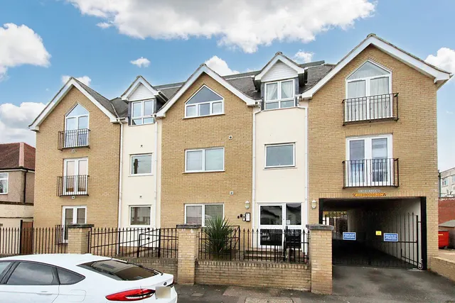 Photo 2 — Flat 1, Jubilee Court 2A Braemar Gardens, West Wickham, West Wickham, BR4 0JT