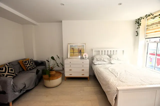 Winchcombe Street, Cheltenham, GL52, photo 2