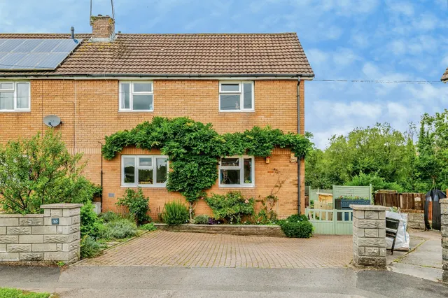Trenos Place, Llanharan, Pontyclun, photo 1