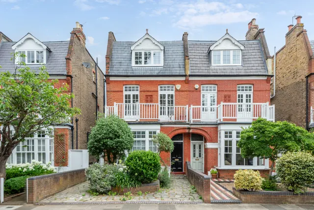Lawn Crescent, Richmond, TW9, photo 1
