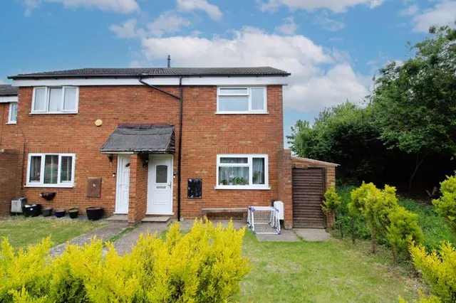 Fareham Way Houghton Regis, Dunstable LU5 5RE, photo 1