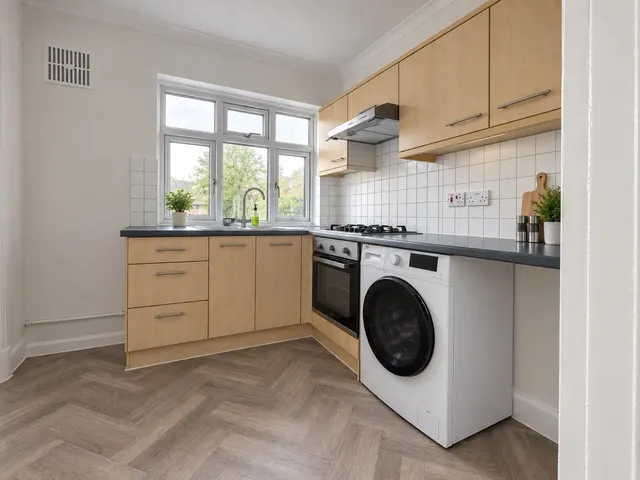 Beckenham High Street, Beckenham, BR3, photo 1