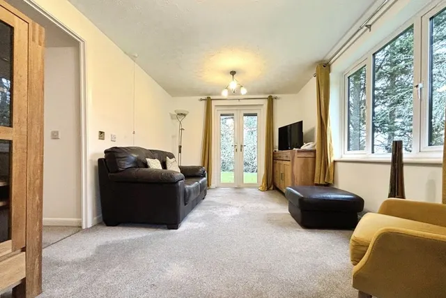 Photo 3 — Berry Court, Hook, Hampshire, RG27 9JZ