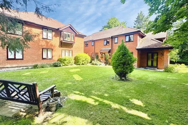 Berry Court, Hook, Hampshire, RG27 9JZ, photo 1