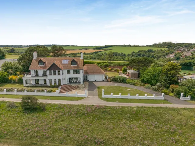 The Leas, Kingsdown, CT14, photo 1