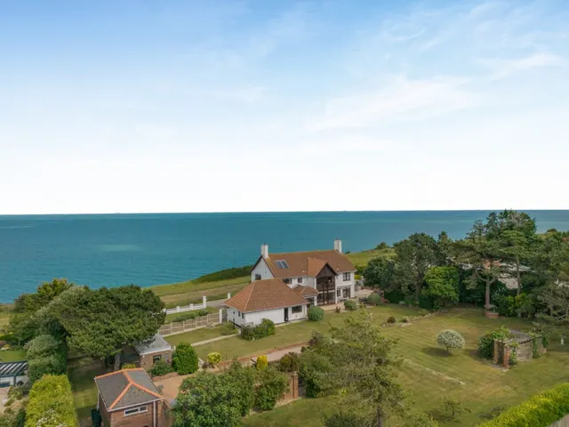 The Leas, Kingsdown, Deal, Kent, CT14 8ER, photo 1