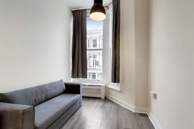 Photo 2 — Flat 6, 26 Fairholme Road, London