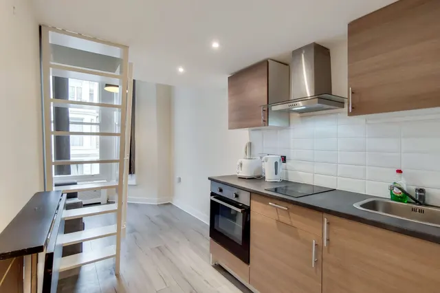 Photo 3 — Flat 6, 26 Fairholme Road, London