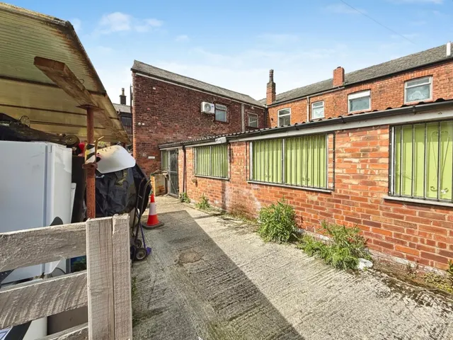 Leigh road, photo 1