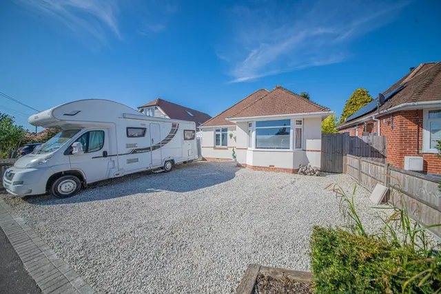 Oakgrove Road, Bishopstoke, Eastleigh, SO50 6LL, photo 1