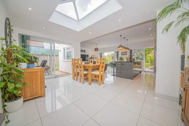 Photo 2 — Oakgrove Road, Bishopstoke, Eastleigh, SO50 6LL
