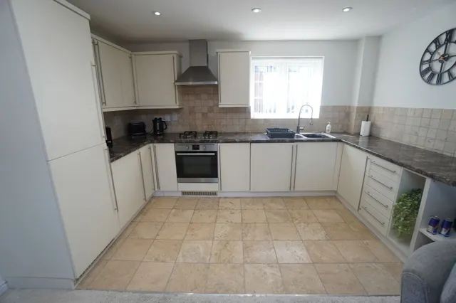 Wellesbourne Crescent, High Wycombe, HP13, photo 3