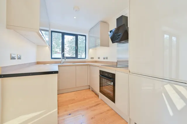 Photo 3 — Flat 2, 78 Welldon Crescent, Harrow