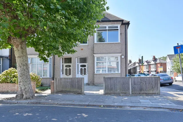Flat 2, 78 Welldon Crescent, Harrow, photo 1