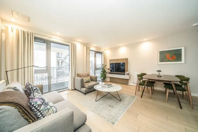 Chatfield Road, SW11, photo 1