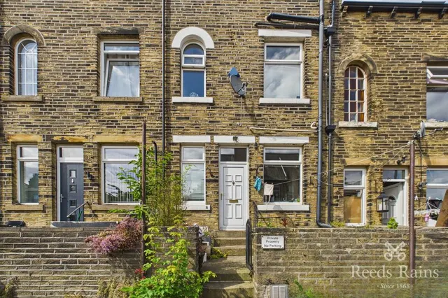 Photo 3 — Savile Parade, Halifax, Calderdale, HX1
