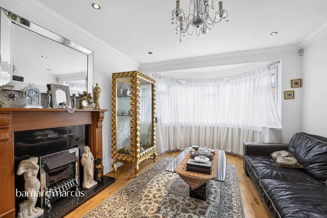 Farnham Close, London, N20, photo 3